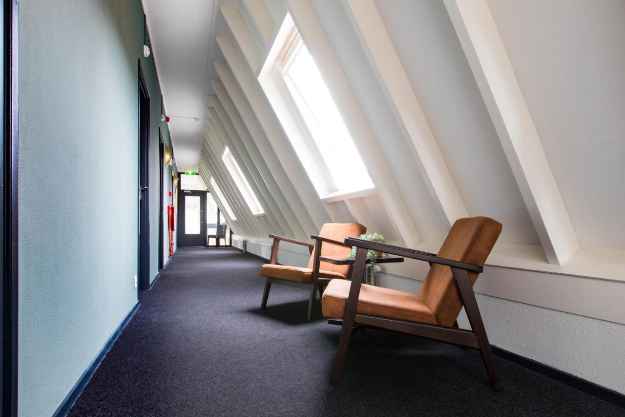 Hotel Cafe Restaurant De Posthoorn Dokkum Exterior photo